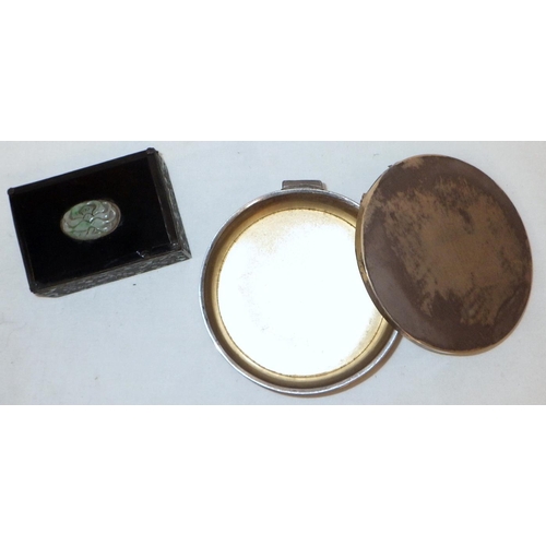 321 - A circular silver trinket box, lid broken from hinge, 107mm across lid; two silver backed hair brush... 