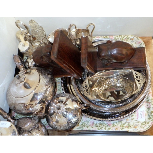 214 - Various plated metalware together with wooden elephant book ends and a mantle clock (2)