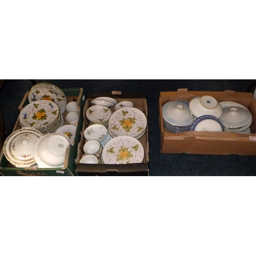 277 - Three boxes of miscellaneous ceramics including an Italian part dinner service af (3)