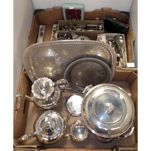 308 - A quantity of silver plated ware, cutlery and pewter items etc af (2)