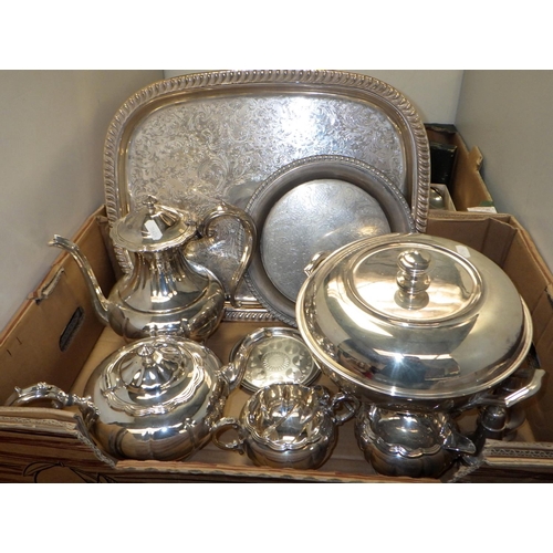 308 - A quantity of silver plated ware, cutlery and pewter items etc af (2)