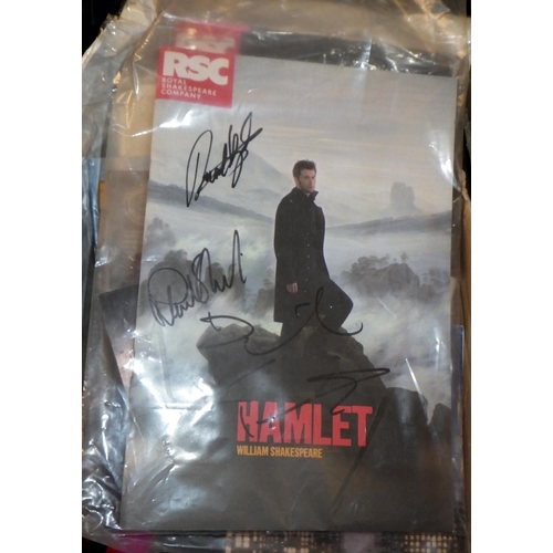 443 - A quantity of miscellaneous ephemera including an RSC Hamlet programme signed by David Tennant and o... 