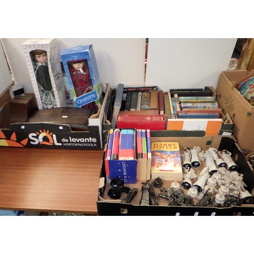 305 - A quantity of books including Harry Potter together with Harry Potter plastic chess pieces, boxed do... 