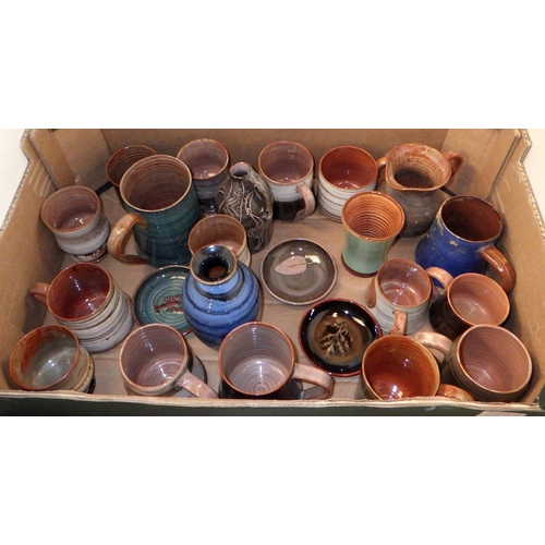 352 - A quantity of decorative earthenware including Wold-ware (3)