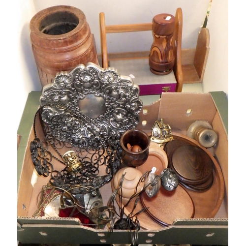 354 - A quantity of metal and wood ware including a kaleidoscope (qty)