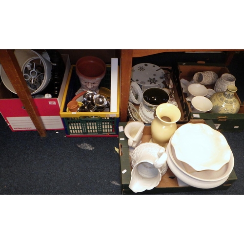 361 - A quantity of miscellaneous ceramics, lamps etc (5)