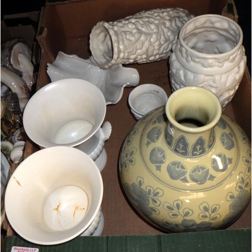 361 - A quantity of miscellaneous ceramics, lamps etc (5)