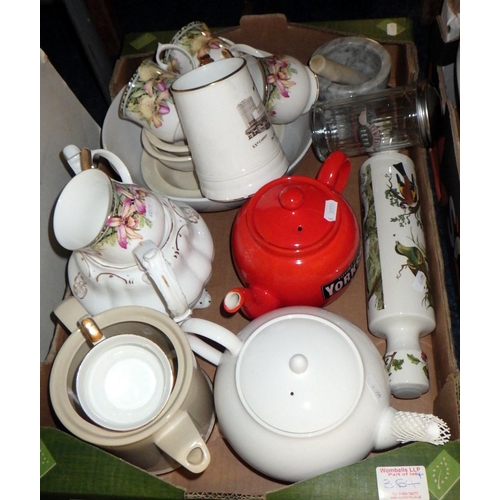 364 - A quantity of miscellaneous ceramics etc (4)