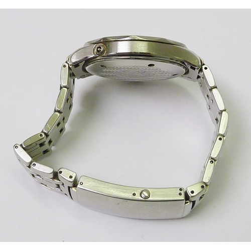 86 - An Omega Seamaster Professional 300m bracelet wristwatch, having a quartz movement in a steel case. ... 