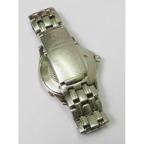 86 - An Omega Seamaster Professional 300m bracelet wristwatch, having a quartz movement in a steel case. ... 