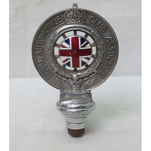 134 - A collectors' lot comprising an RAC Associate's bumper bar badge by Frys Die Castings Merton Abbey; ... 