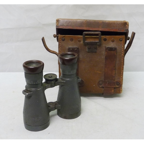 154 - V A pair of C P Goerz Berlin Fernglas binoculars, German military WW1, in original German fibre case... 