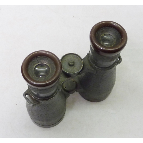154 - V A pair of C P Goerz Berlin Fernglas binoculars, German military WW1, in original German fibre case... 