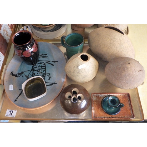 32 - A collection of Studio pottery, C L Don