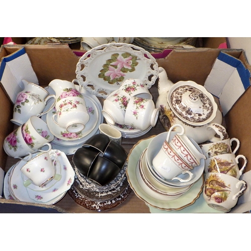 199 - A Japanese part dinner / tea service together with misc cups and saucers, plates etc (3)