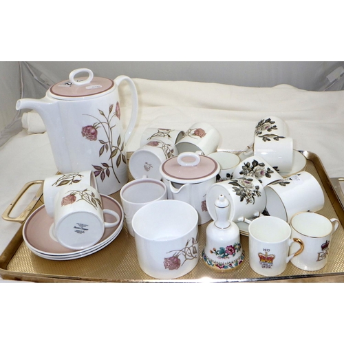 212 - A Sussie Cooper Talisman part tea set together with Worcester floral tea cups and saucers etc