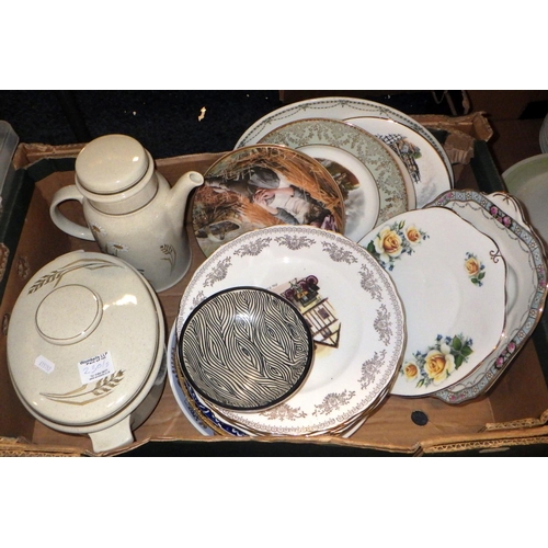 230 - A large qty of misc ceramics to inc Meakin poppy tea ware, Shelley table ware, etc (4)