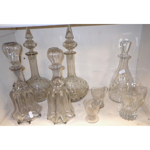 238 - A qty of various glass ware to inc a Bacarat ash tray, various decanters, Brierly stemmed glasses, c... 