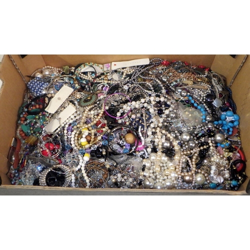 309 - A large qty of misc costume jewellery