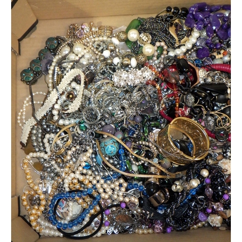 311 - A large qty of misc costume jewellery
