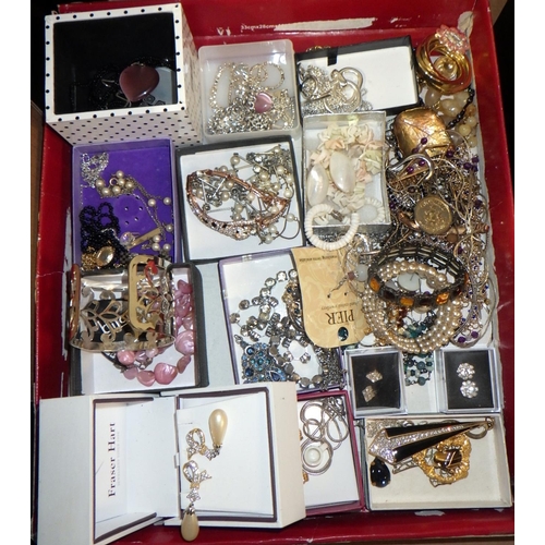 312 - A large qty of misc costume jewellery