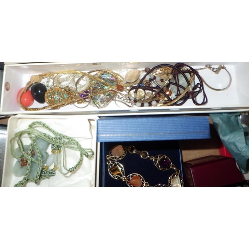 337 - A qty of costume jewellery etc incl silver and white metal pieces, (2).