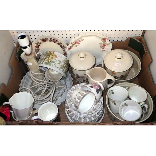 370 - A qty of misc ceramics and collectables to inc table lamps Paragon Enchantment tea ware etc (2)