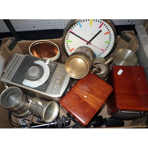 379 - A Karlsson wall clock, JVC mini hi fim Hors d'oeuvre plate etc (2)