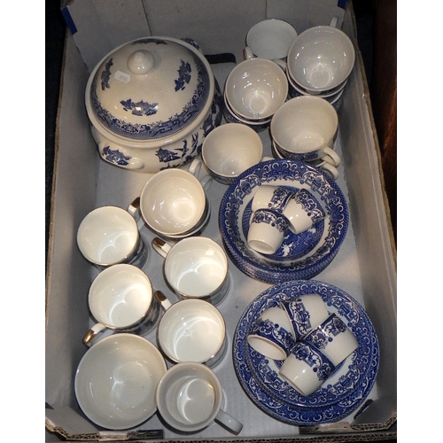 381 - A qty of misc table wares to inc Royal Doulton Caprice, various blue and white willow pattern etc (3... 