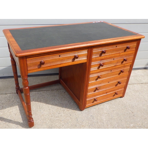 813 - An Edwardian single pedestal desk with inset top, 112cm wide