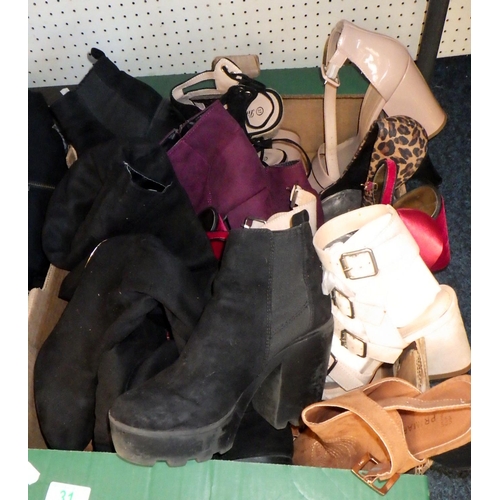 31 - A quantity of women's shoes and clothes - various sizes (2)
