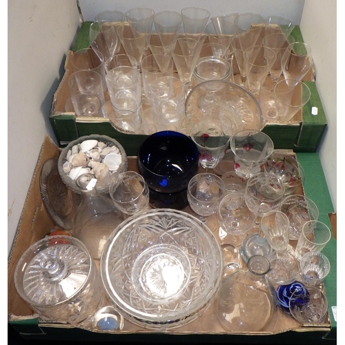 123 - A quantity of miscellaneous glassware including paperweights etc (2)
Sold on behalf of the Terry fam... 