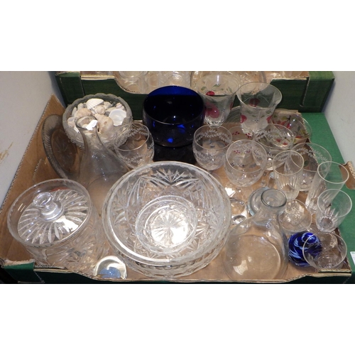 123 - A quantity of miscellaneous glassware including paperweights etc (2)
Sold on behalf of the Terry fam... 