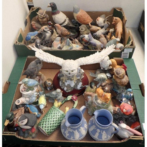 136 - A quantity of miscellaneous animal figures together with two Wedgwood jasperware jugs (2)