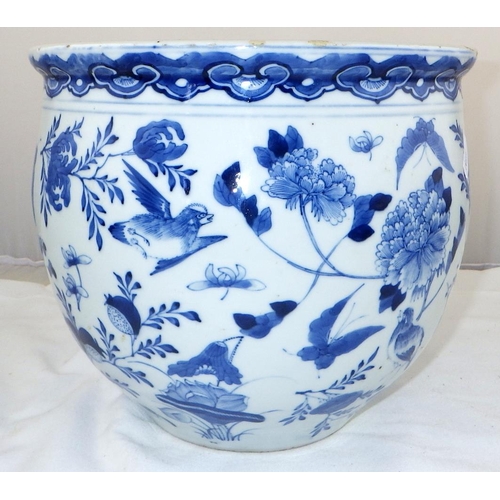 139 - An oriental decorated blue and white planter, diameter 25cms and height 22cms
Sold on behalf of the ... 