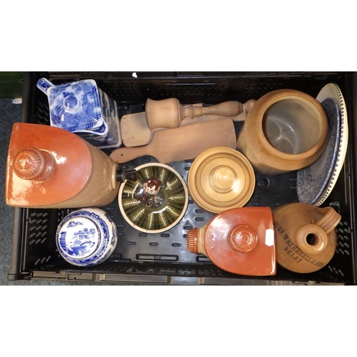 148 - A quantity of miscellaneous ceramics and earthenware (3)