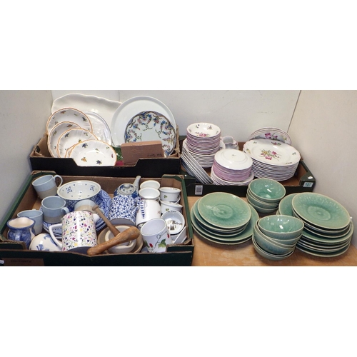 187 - A qty of Spode Marlborough Sprays table ware together with further dinner wares, ramekins etc (4)
So... 