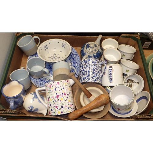 187 - A qty of Spode Marlborough Sprays table ware together with further dinner wares, ramekins etc (4)
So... 