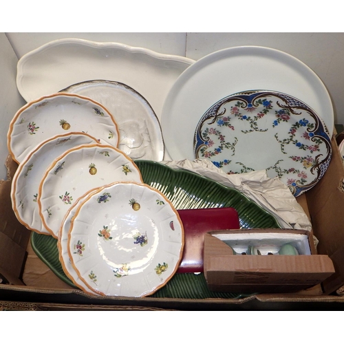 187 - A qty of Spode Marlborough Sprays table ware together with further dinner wares, ramekins etc (4)
So... 