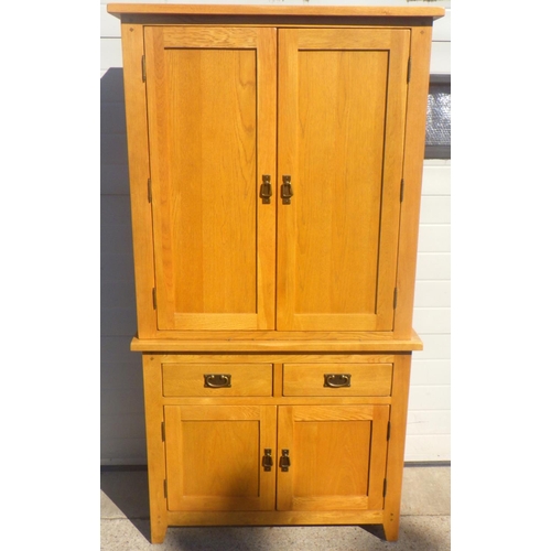 770 - A modern oak cupboard