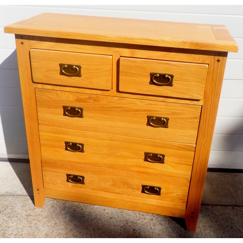 775 - A modern oak chest of drawers