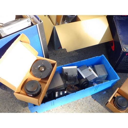 780 - A group of boxed Alpine speakers, various parts etc, all electricals af