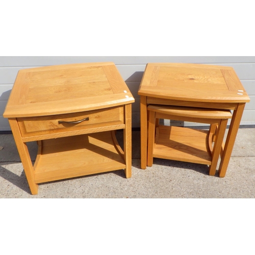 790 - A oak single drawer side table together with a matching nest of tables (2)