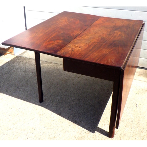 813 - A GIII mahogany drop leaf table. 
This was bought from the Sand Hutton Hall dispersal sale in the 19... 