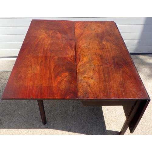 813 - A GIII mahogany drop leaf table. 
This was bought from the Sand Hutton Hall dispersal sale in the 19... 