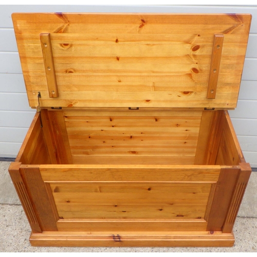 818 - A modern pine blanket box, 104cm wide