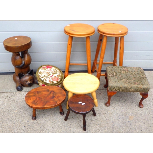 821 - Various stools etc (8)