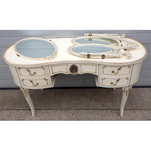 826 - A cream painted kidney shaped dressing table, missing glass top, 135cm wide