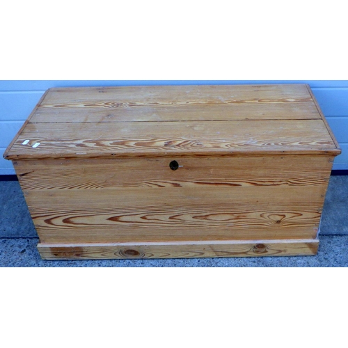 843 - A Victorian stripped pine blanket box, 95cm wide
Sold on behalf of the Terry family York (Terry's Ch... 