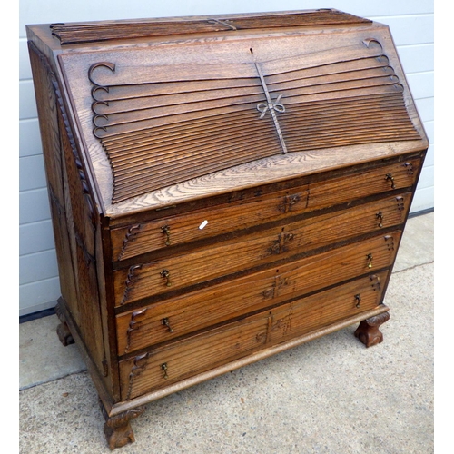 851 - A 1930's oak oak bureau with linenfold decoration, 107cm wide